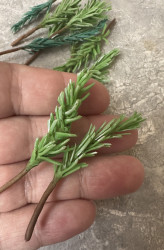 Еловая веточка 