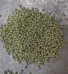 Бисер Preciosa 18154, светло-зелёный металлик